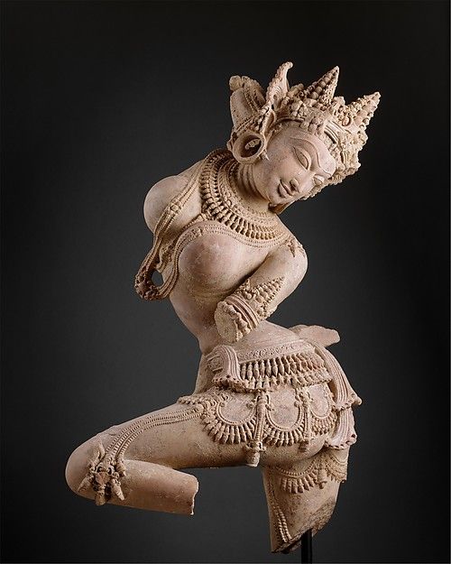 dancing-celestial-deity-devata