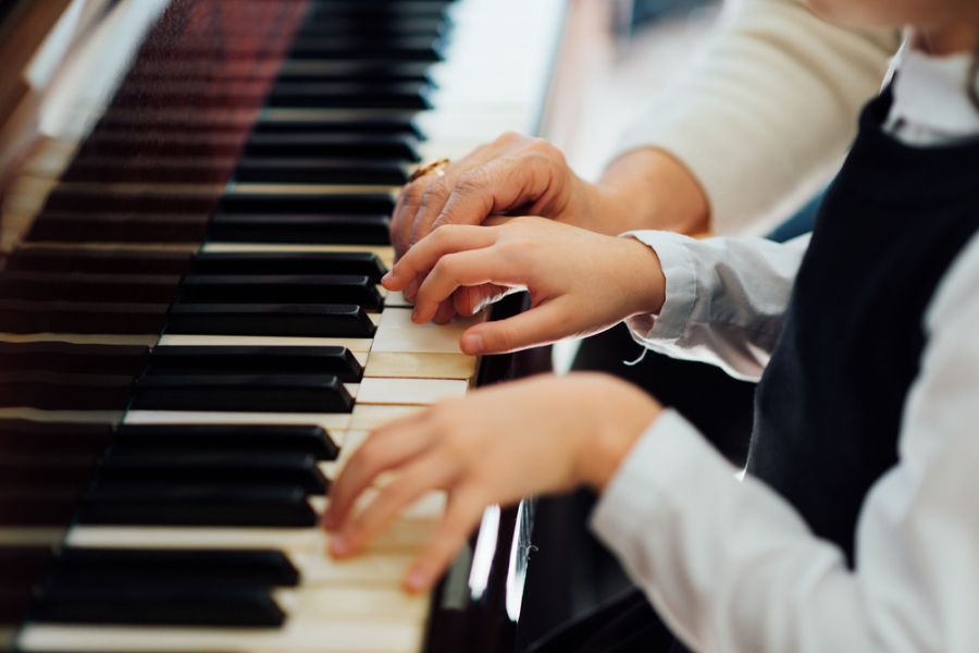 Practical Benefits Of Taking Up Piano Lessons