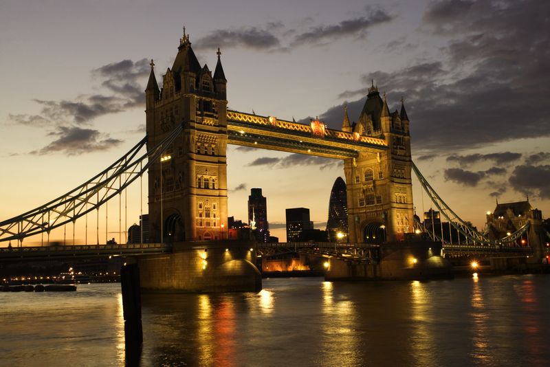 Travel to Britain Surges Into 2014