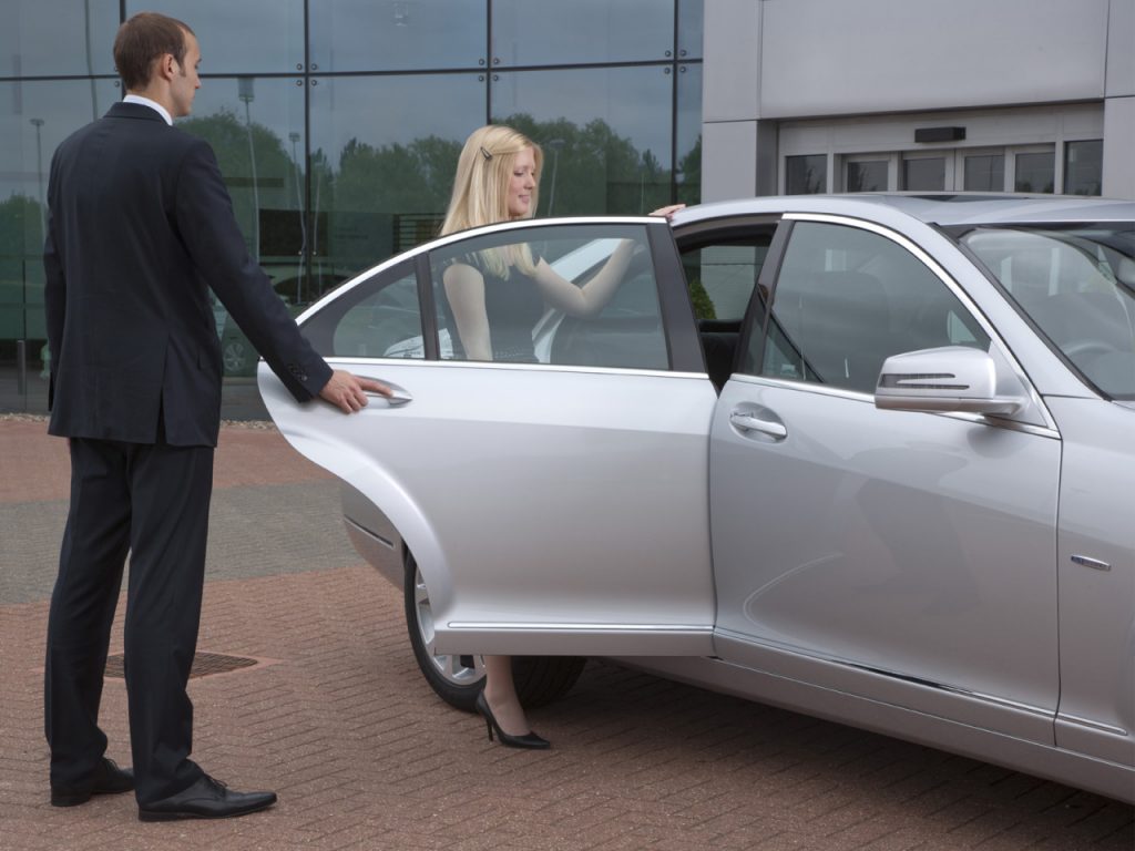 What Do The Clients Expect From A Good Chauffeur?
