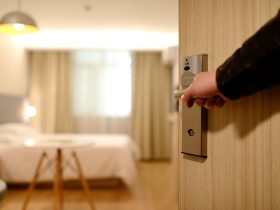Travel Made Simple: 5 Things To Consider Before Checking Into A Hotel Room