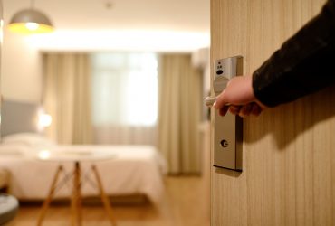 Travel Made Simple: 5 Things To Consider Before Checking Into A Hotel Room